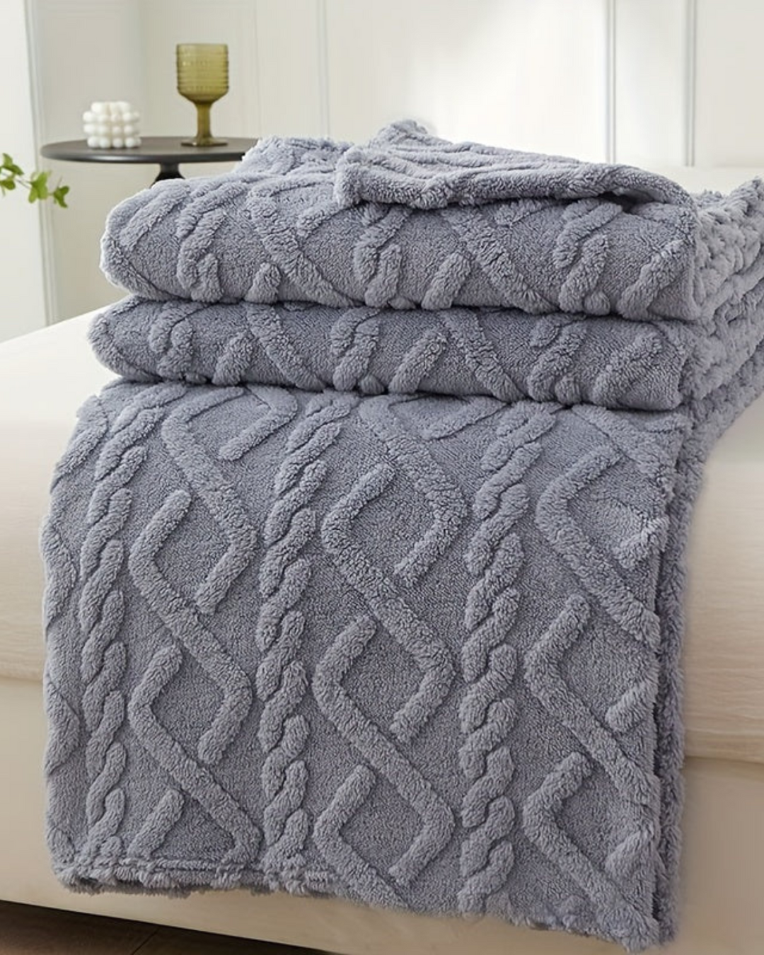Ultra-Soft Textured Fleece Throw Blanket – Minimalist Bed & Sofa Decor