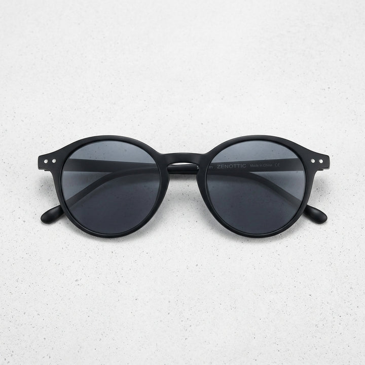 Frame: Matte Black Lens: Dark Grey / Black