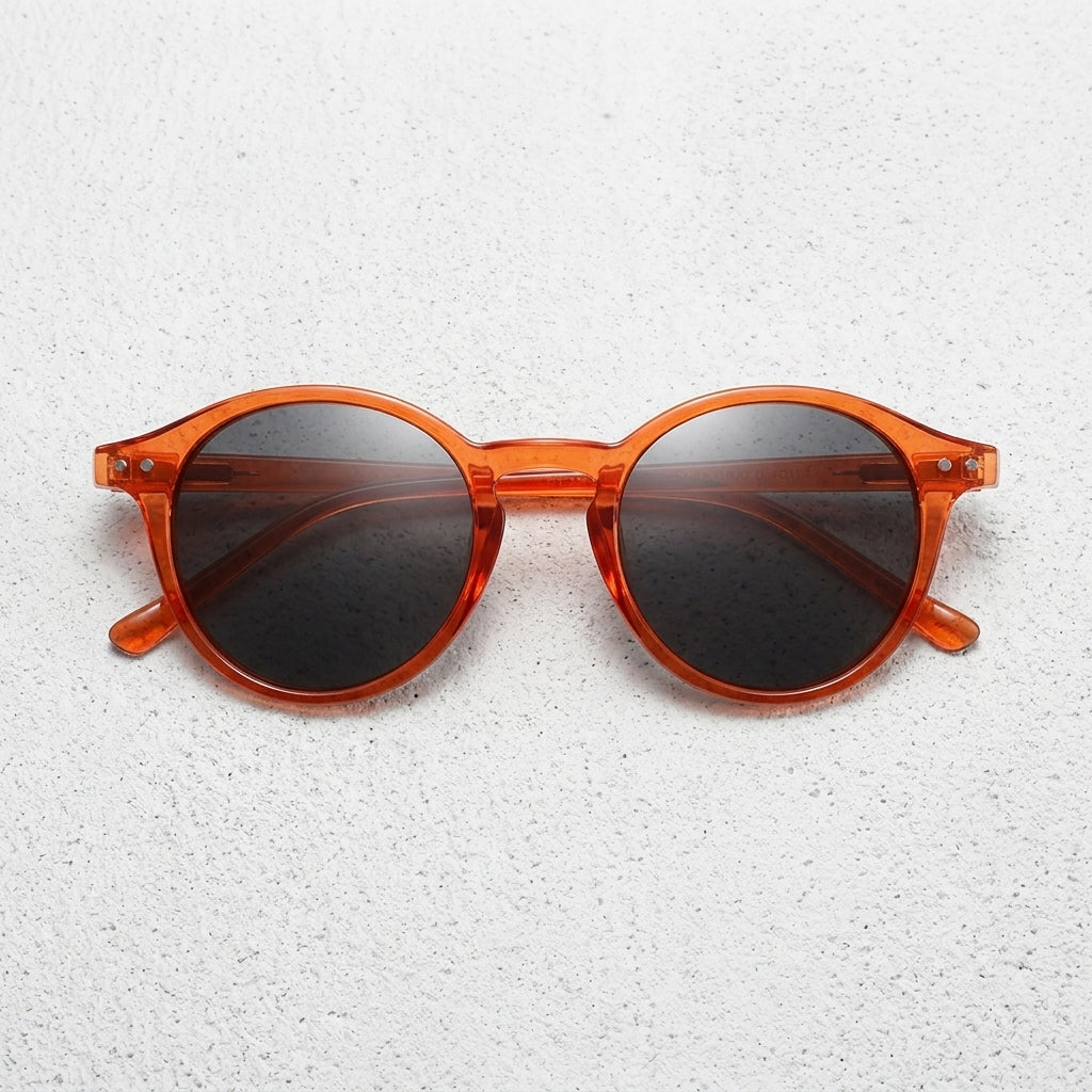 Frame: Amber / Brown Tortoiseshell Lens: Dark Brown
