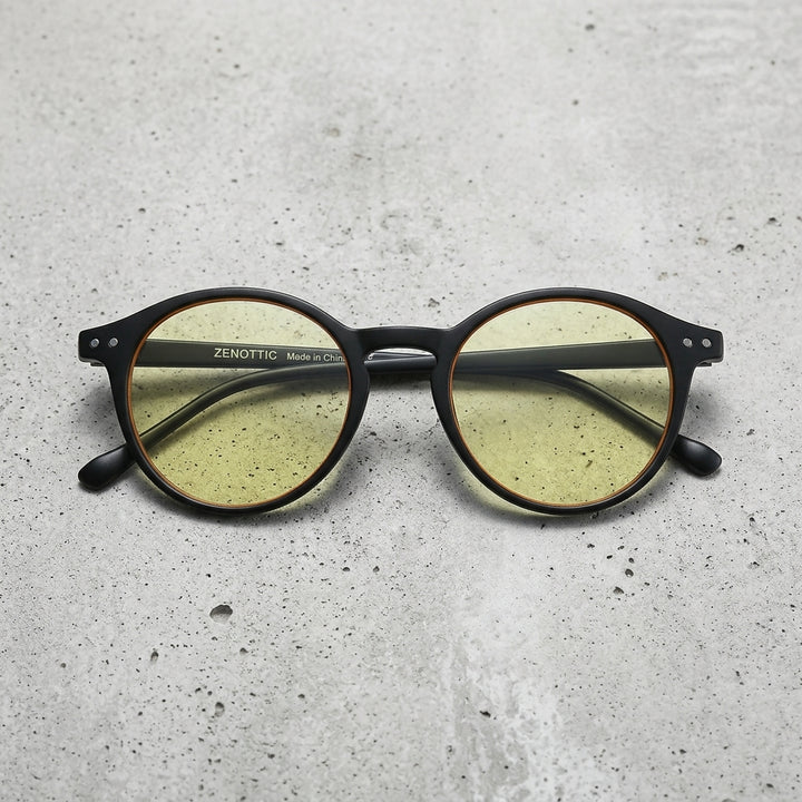Frame: Black Lens: Yellow / Light Amber