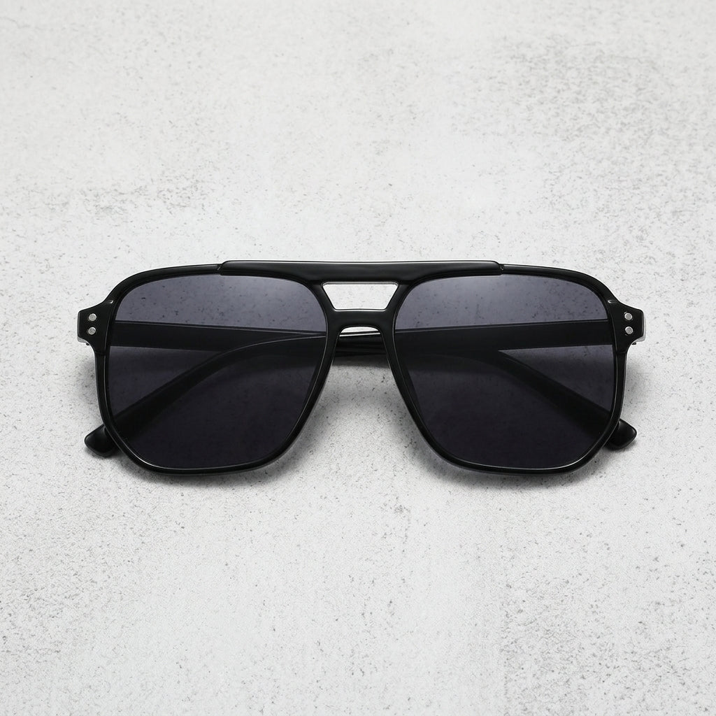 Black frame — Black lens