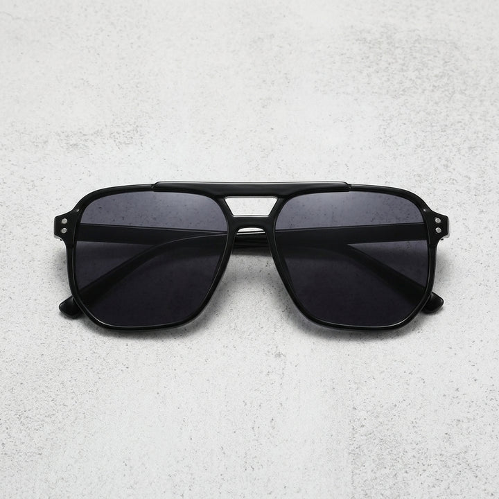 Black frame — Black lens