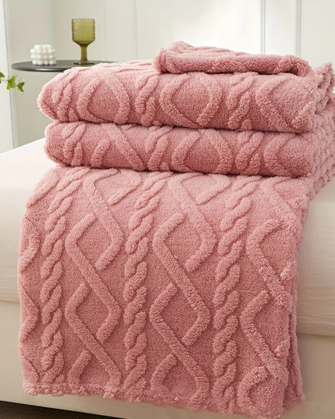 Ultra-Soft Textured Fleece Throw Blanket – Minimalist Bed & Sofa Decor
