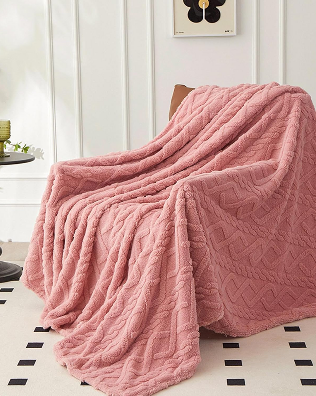 Ultra-Soft Textured Fleece Throw Blanket – Minimalist Bed & Sofa Decor