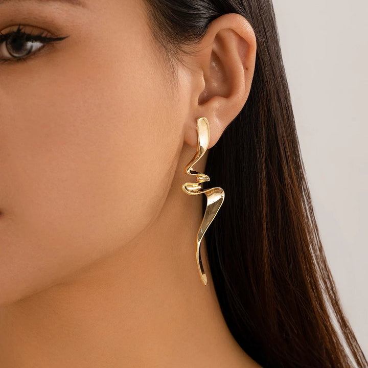 Elara Sculpted Wave Earrings