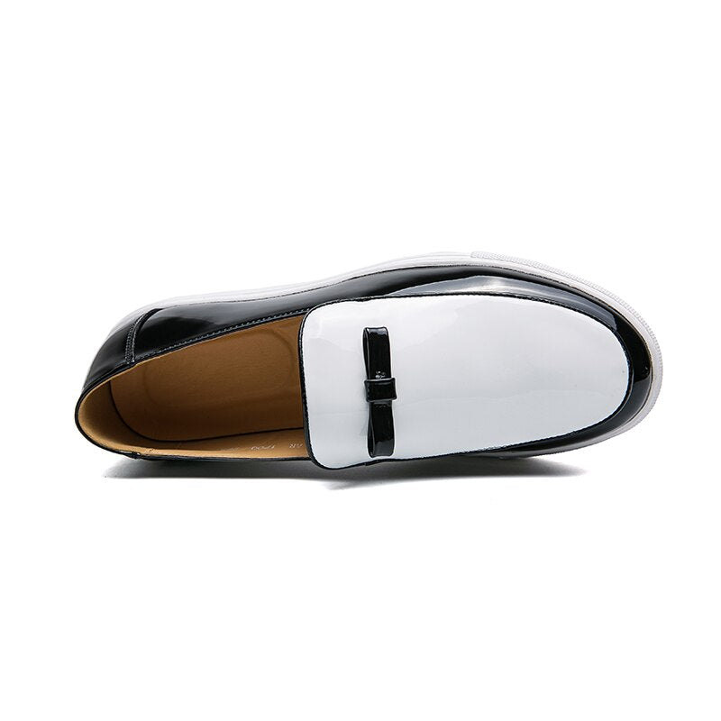 Noir Crest Patent Loafer