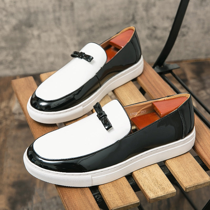 Noir Crest Patent Loafer